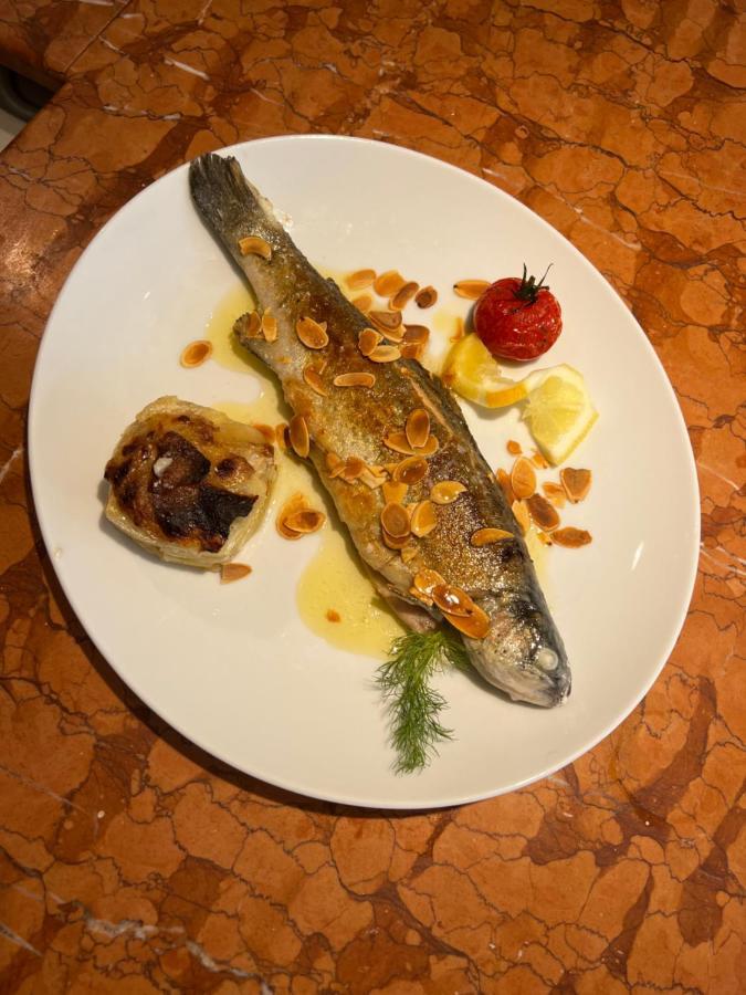 Le Vieux Chateau 艾吉纳 外观 照片